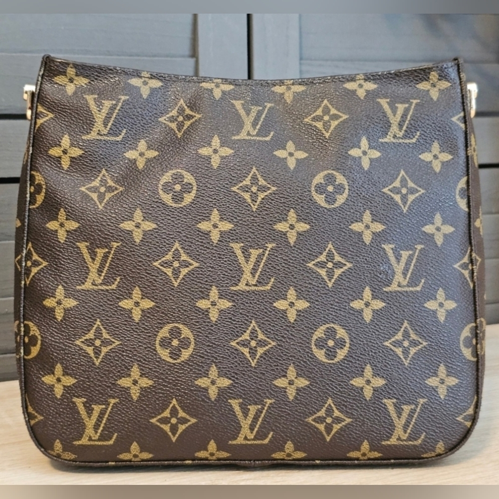 Authentic LOUIS VUITTON Monogram Looping MM Crossbody - Picture 2 of 14